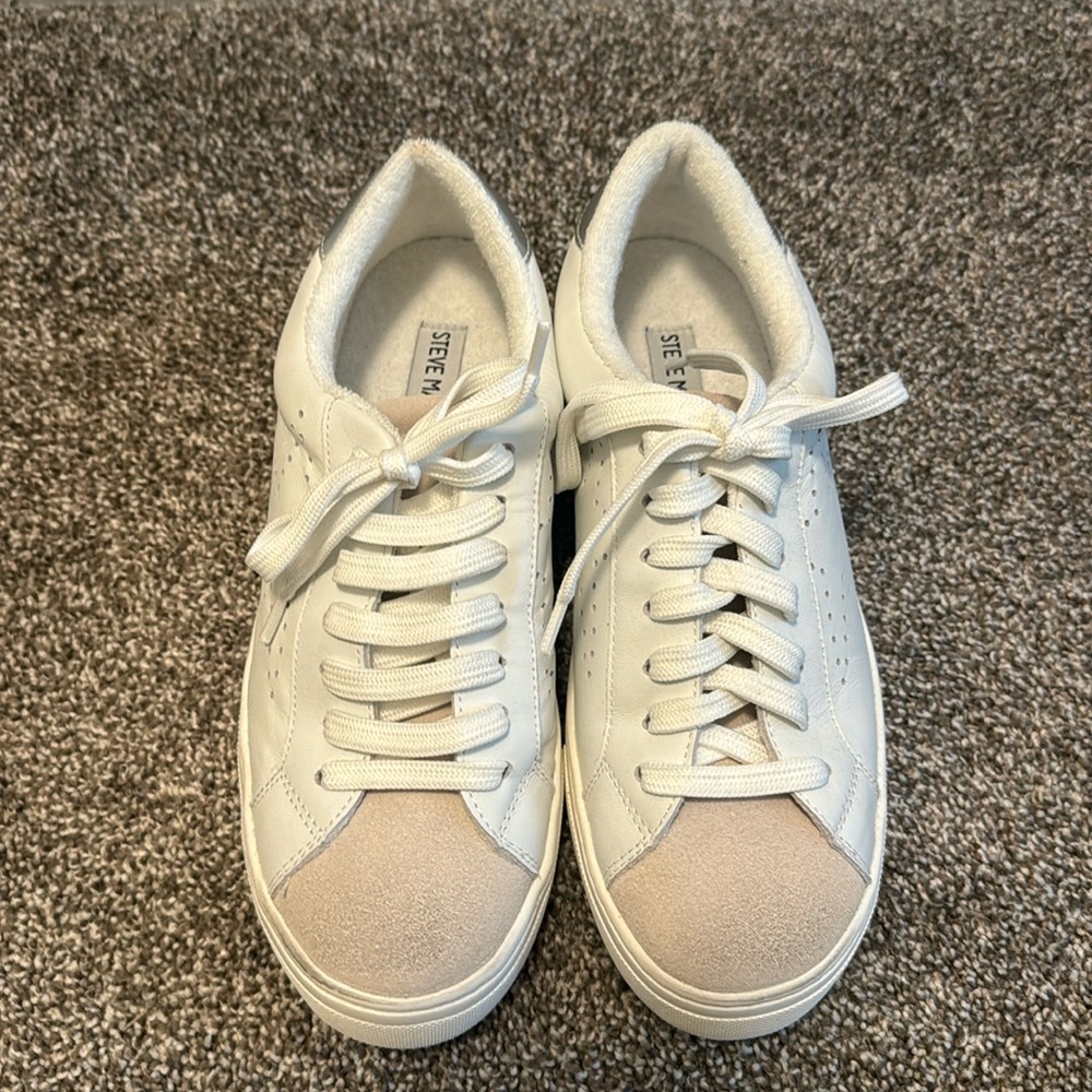 Steve Madden Women’s Rezume Sneaker